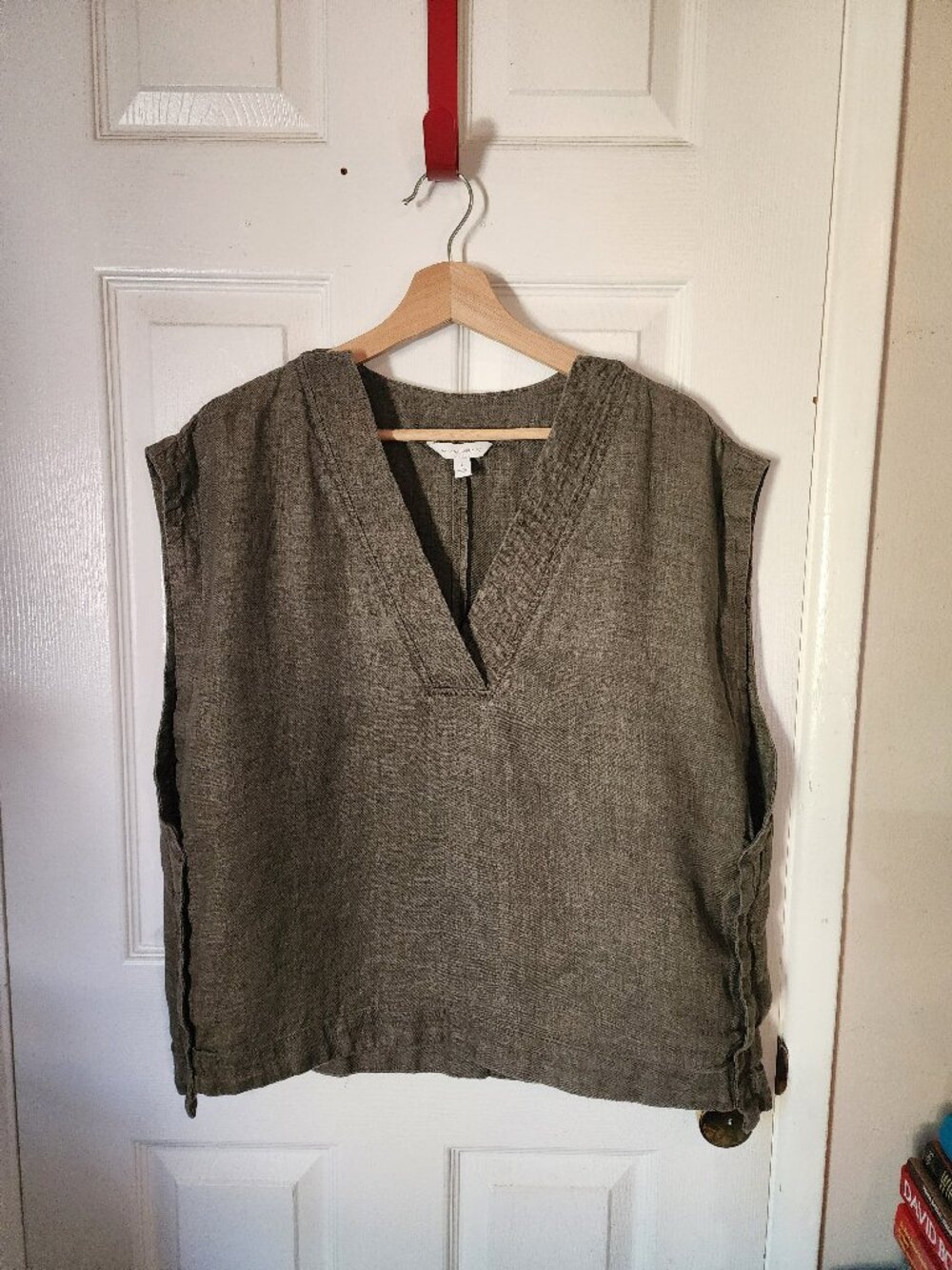 Banana Republic 100% Linen Sleeveless V-Neck Top Olive Brown Size L